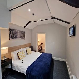 City Center Ground Floor Flat With Patio &Parking